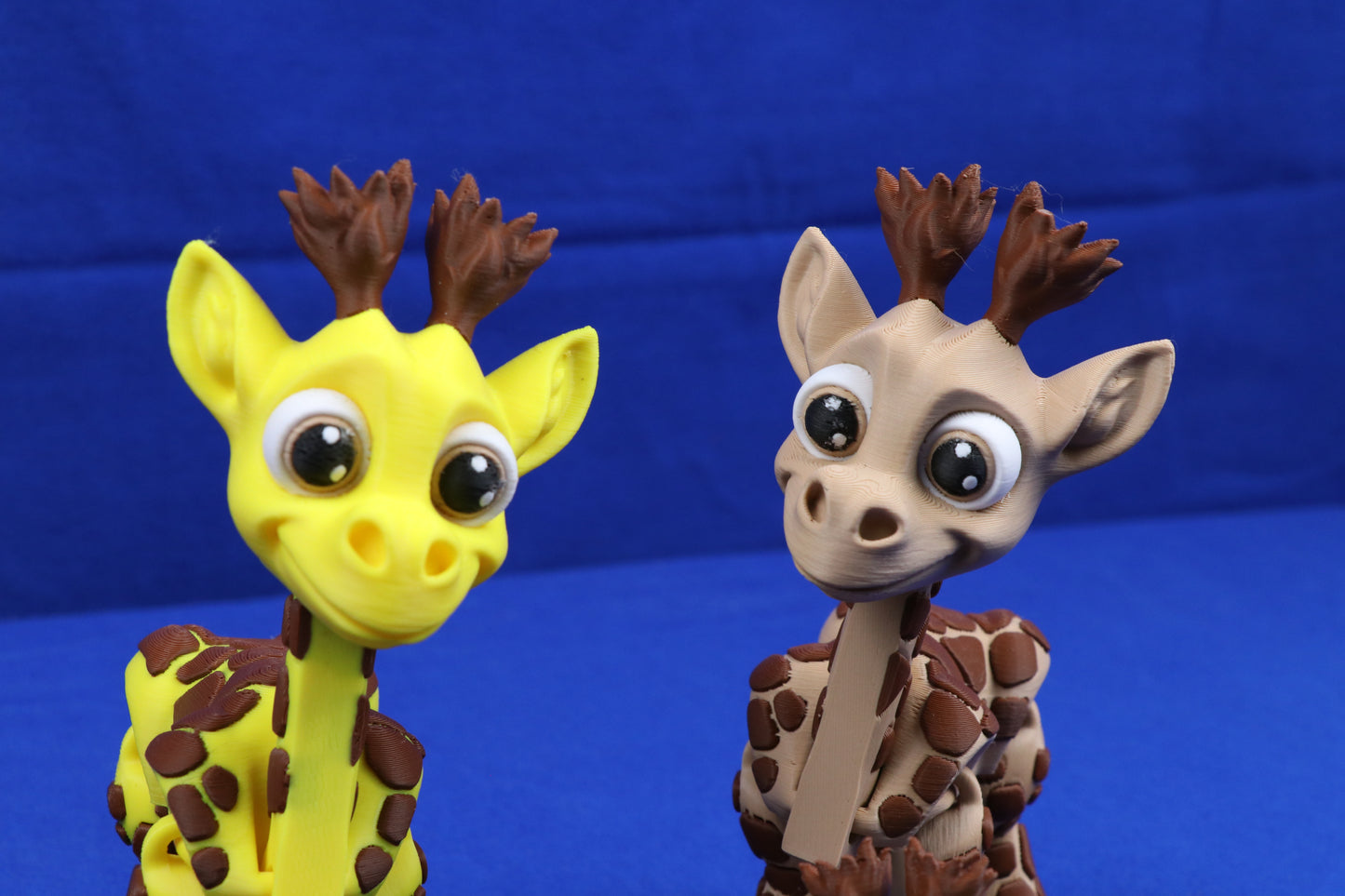 Graceful Giraffe – Articulated Collectible with Flexible Neck & Tail