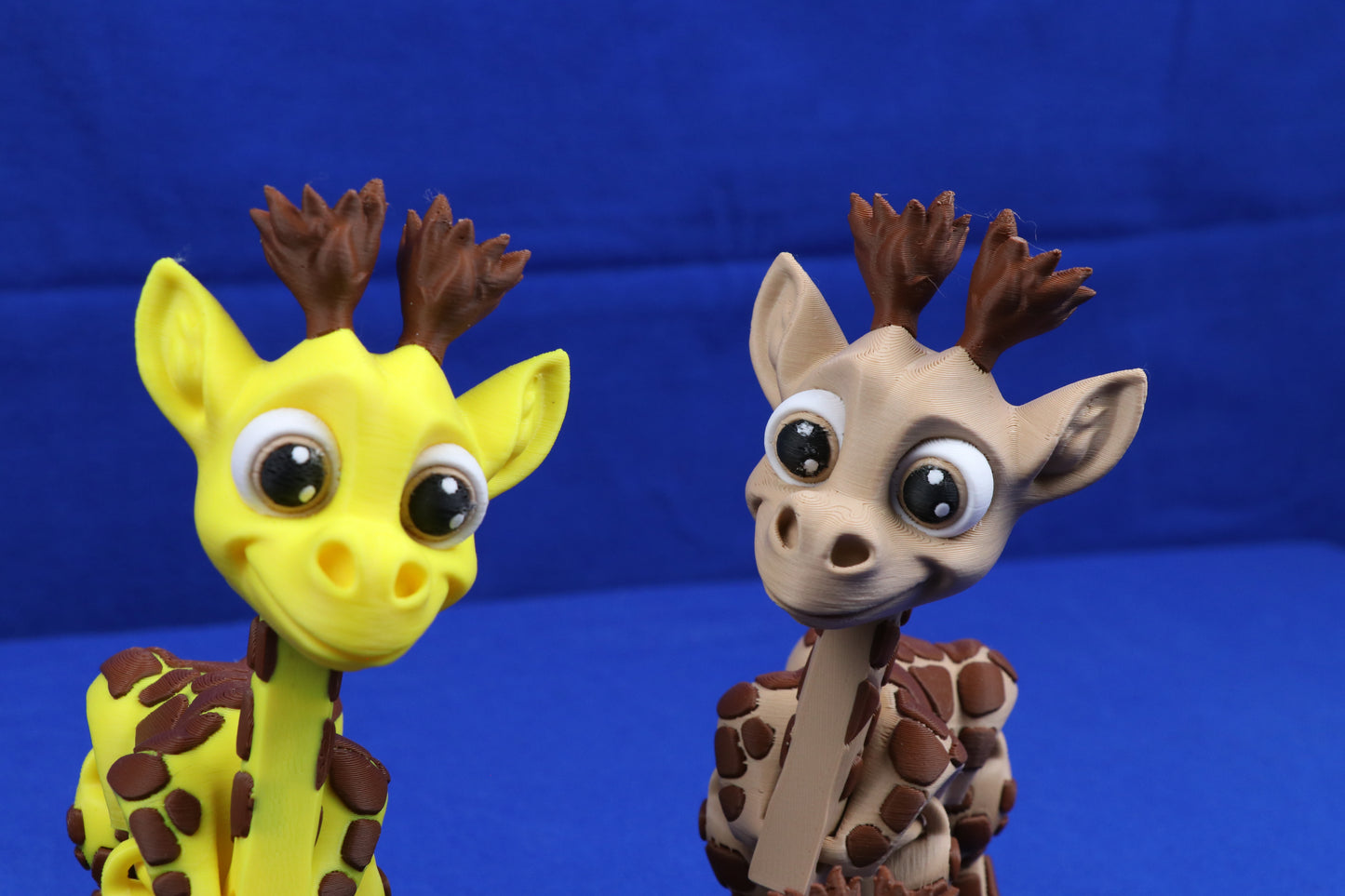 Graceful Giraffe – Articulated Collectible with Flexible Neck & Tail