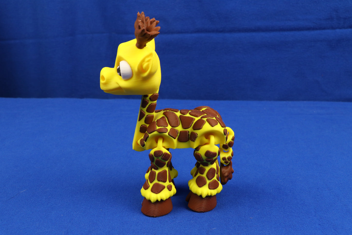 Graceful Giraffe – Articulated Collectible with Flexible Neck & Tail