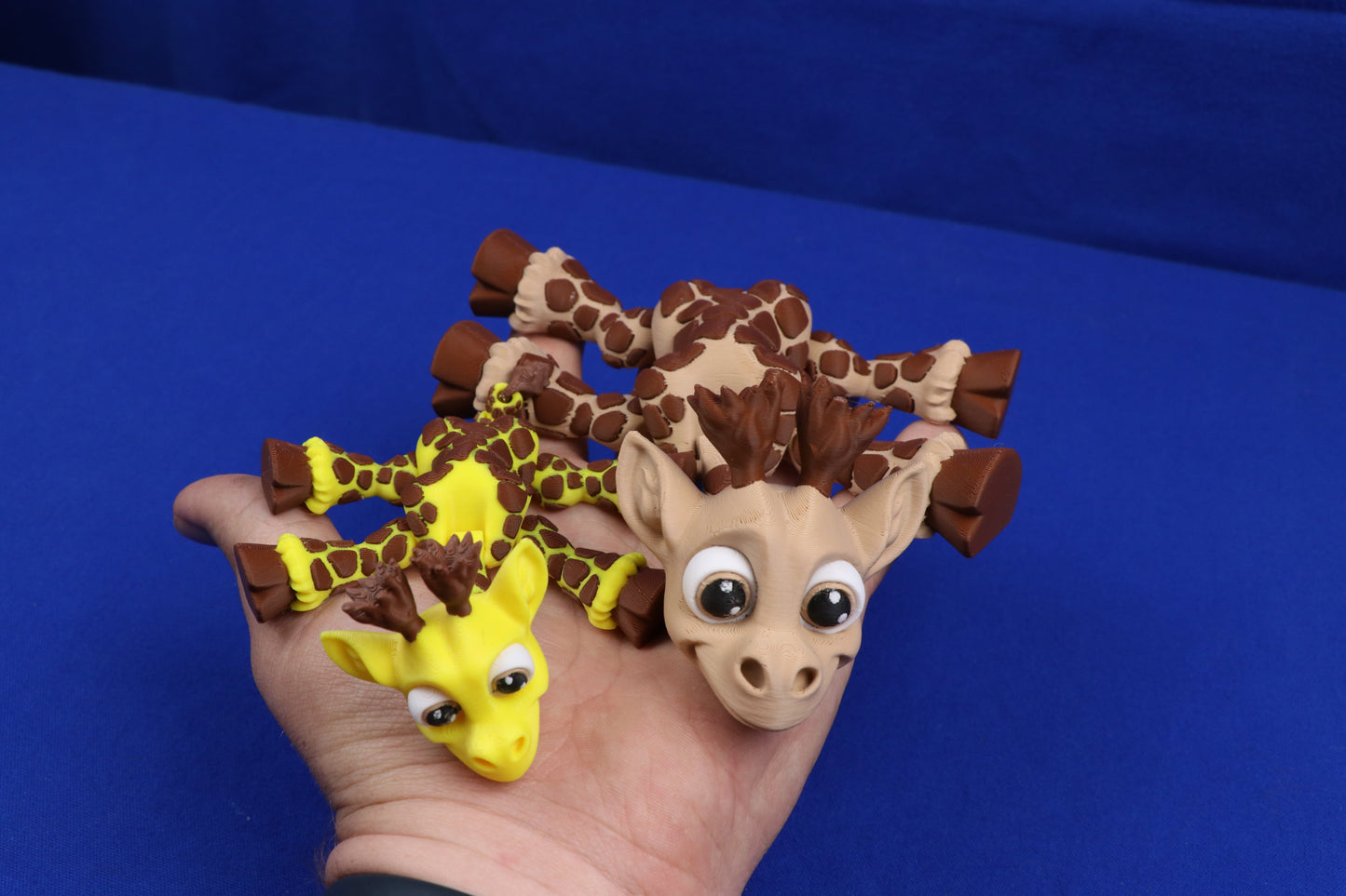 Graceful Giraffe – Articulated Collectible with Flexible Neck & Tail