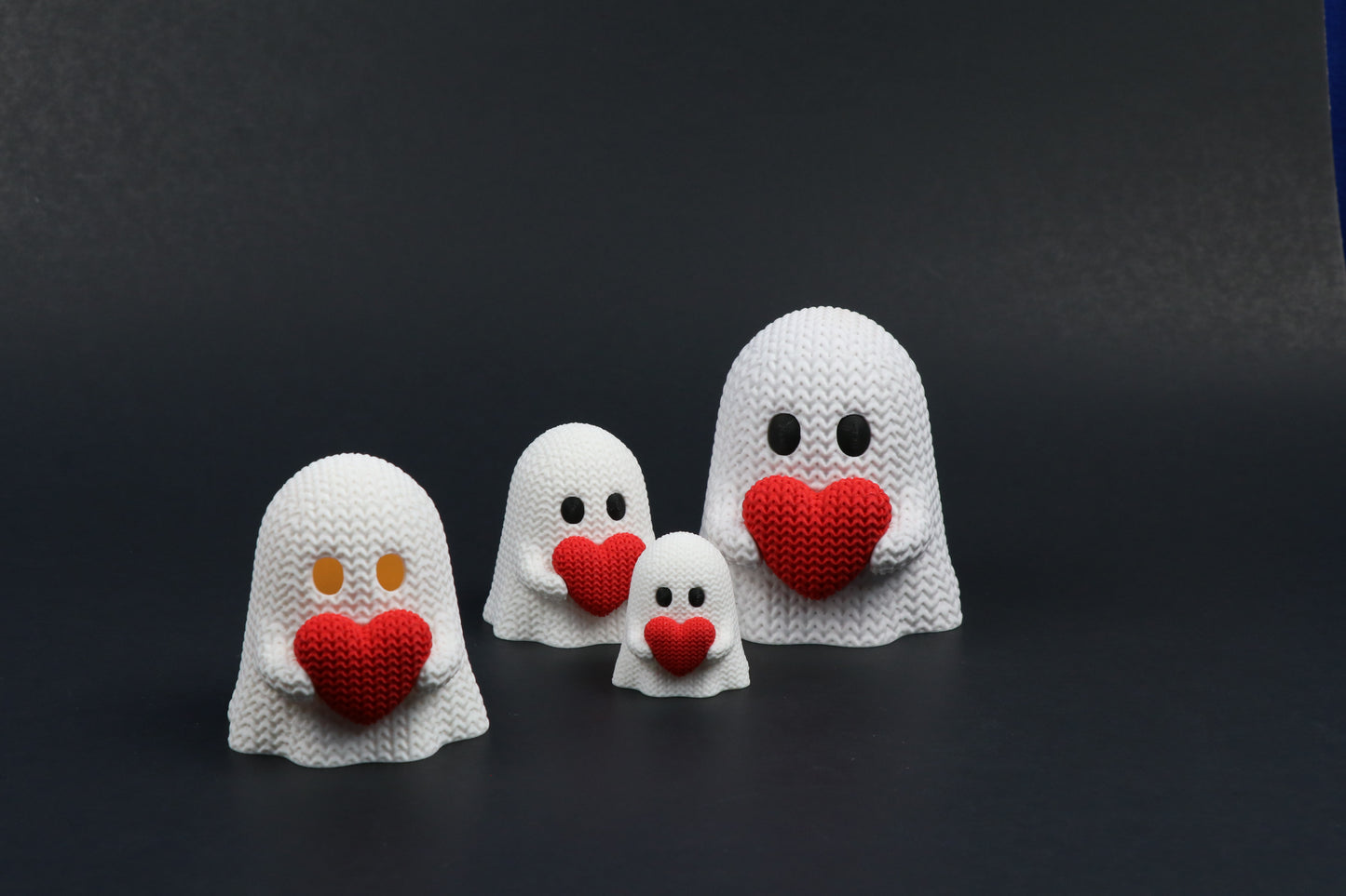 Ghost with Heart – Crochet-Style 3D Printed Figure – Customization Available!
