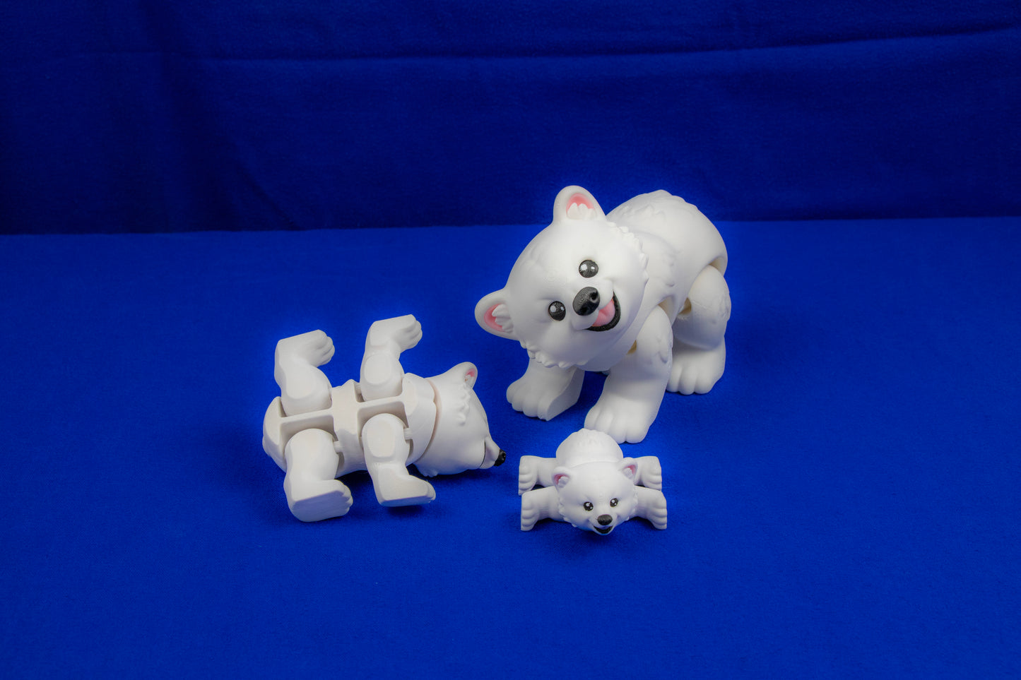 Cute Polar Bear Companion – Articulated Desk & Shelf Figurine