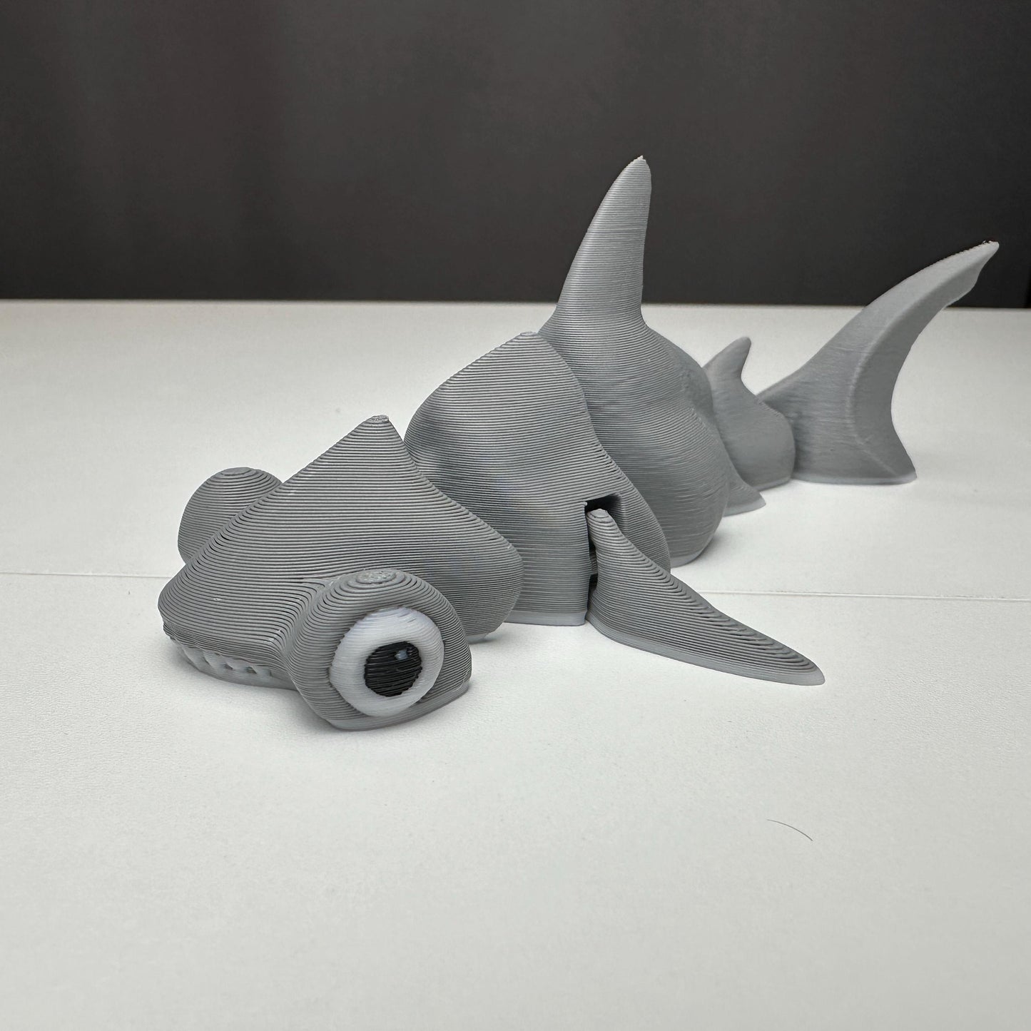 Happy Hammerhead Shark Figurine – Articulated Ocean Decor | 3D Printed & Hand-Finished