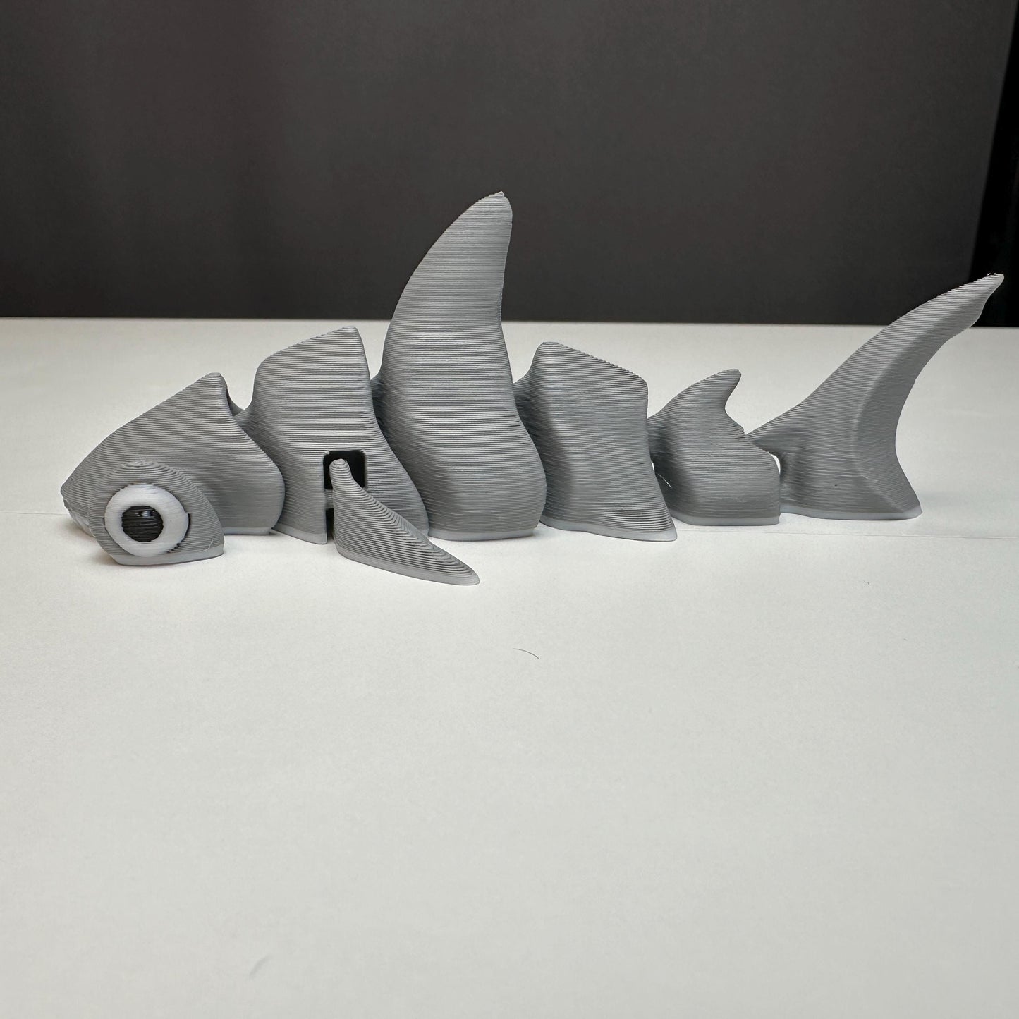 Happy Hammerhead Shark Figurine – Articulated Ocean Decor | 3D Printed & Hand-Finished