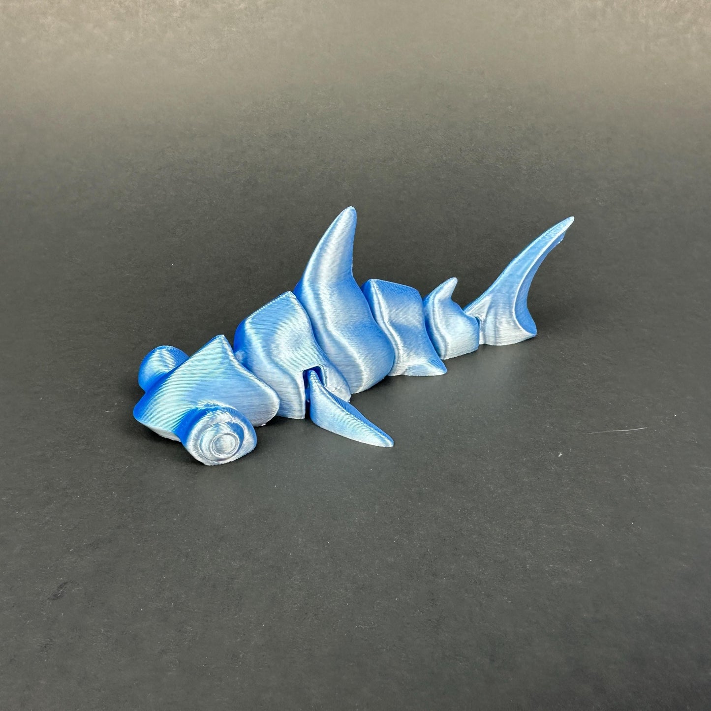 Happy Hammerhead Shark Figurine – Articulated Ocean Decor | 3D Printed & Hand-Finished