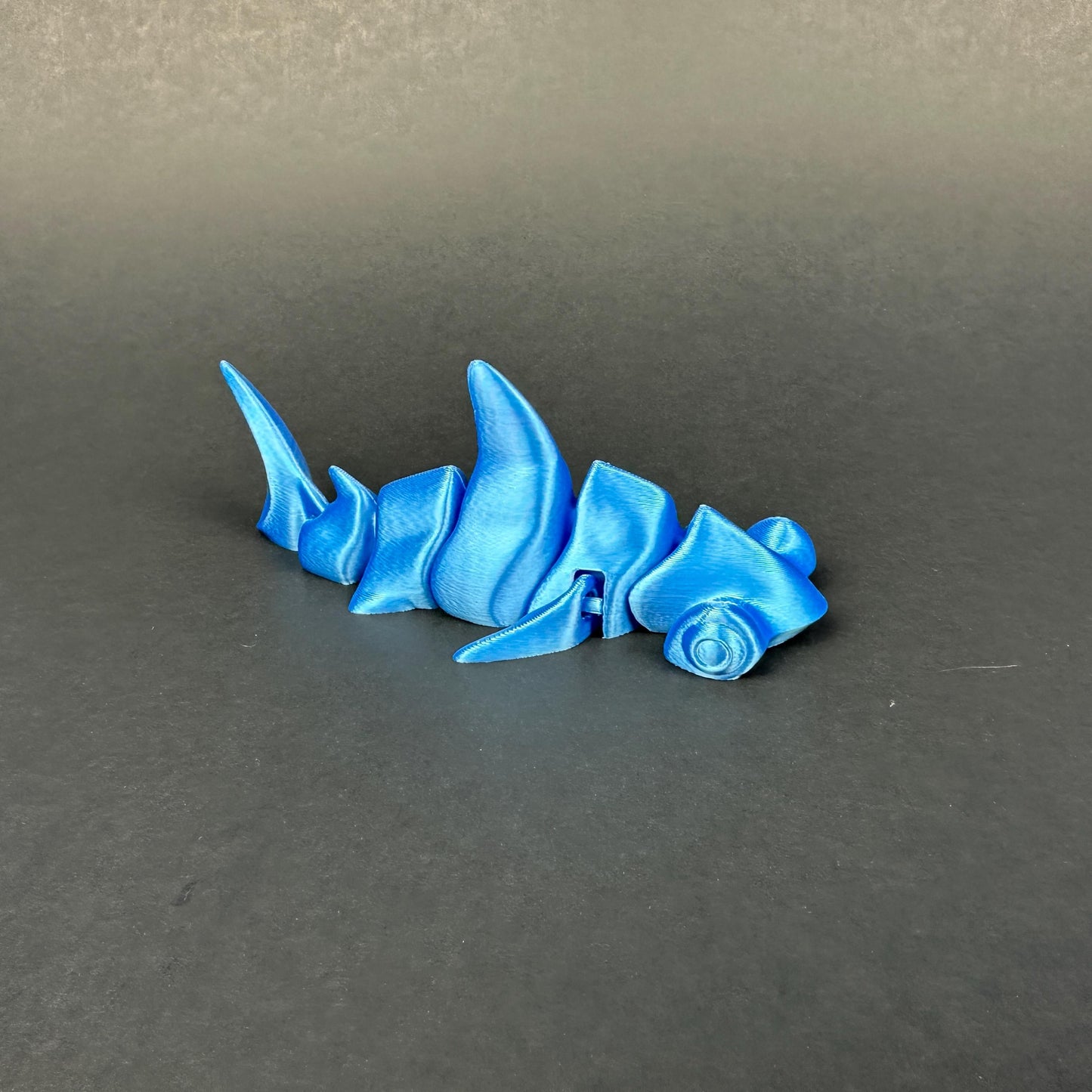 Happy Hammerhead Shark Figurine – Articulated Ocean Decor | 3D Printed & Hand-Finished