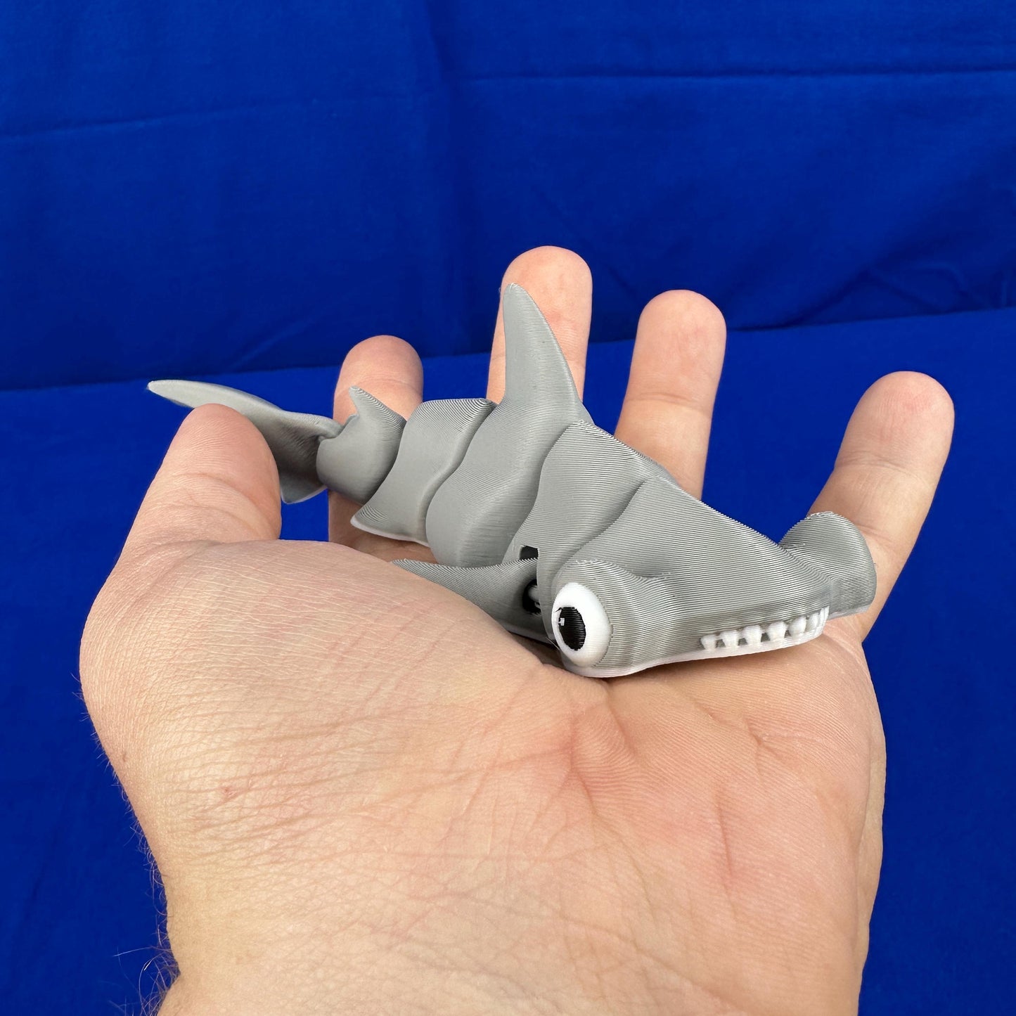 Happy Hammerhead Shark Figurine – Articulated Ocean Decor | 3D Printed & Hand-Finished
