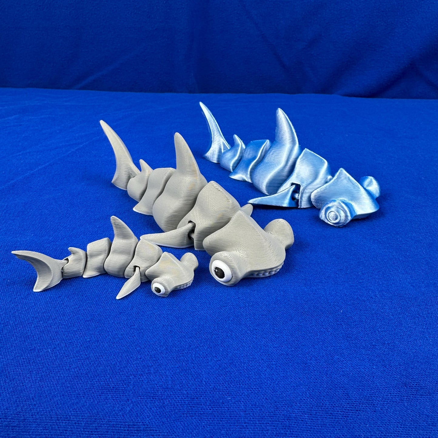 Happy Hammerhead Shark Figurine – Articulated Ocean Decor | 3D Printed & Hand-Finished