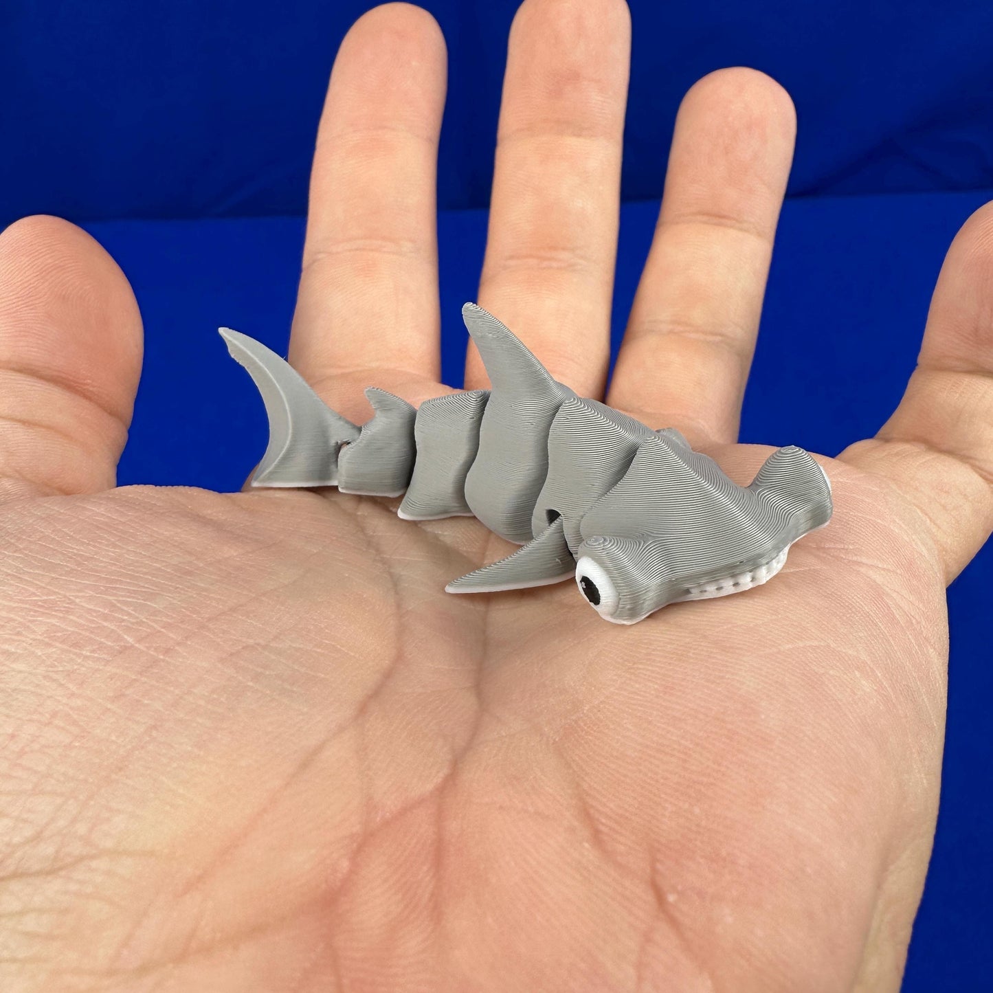Happy Hammerhead Shark Figurine – Articulated Ocean Decor | 3D Printed & Hand-Finished