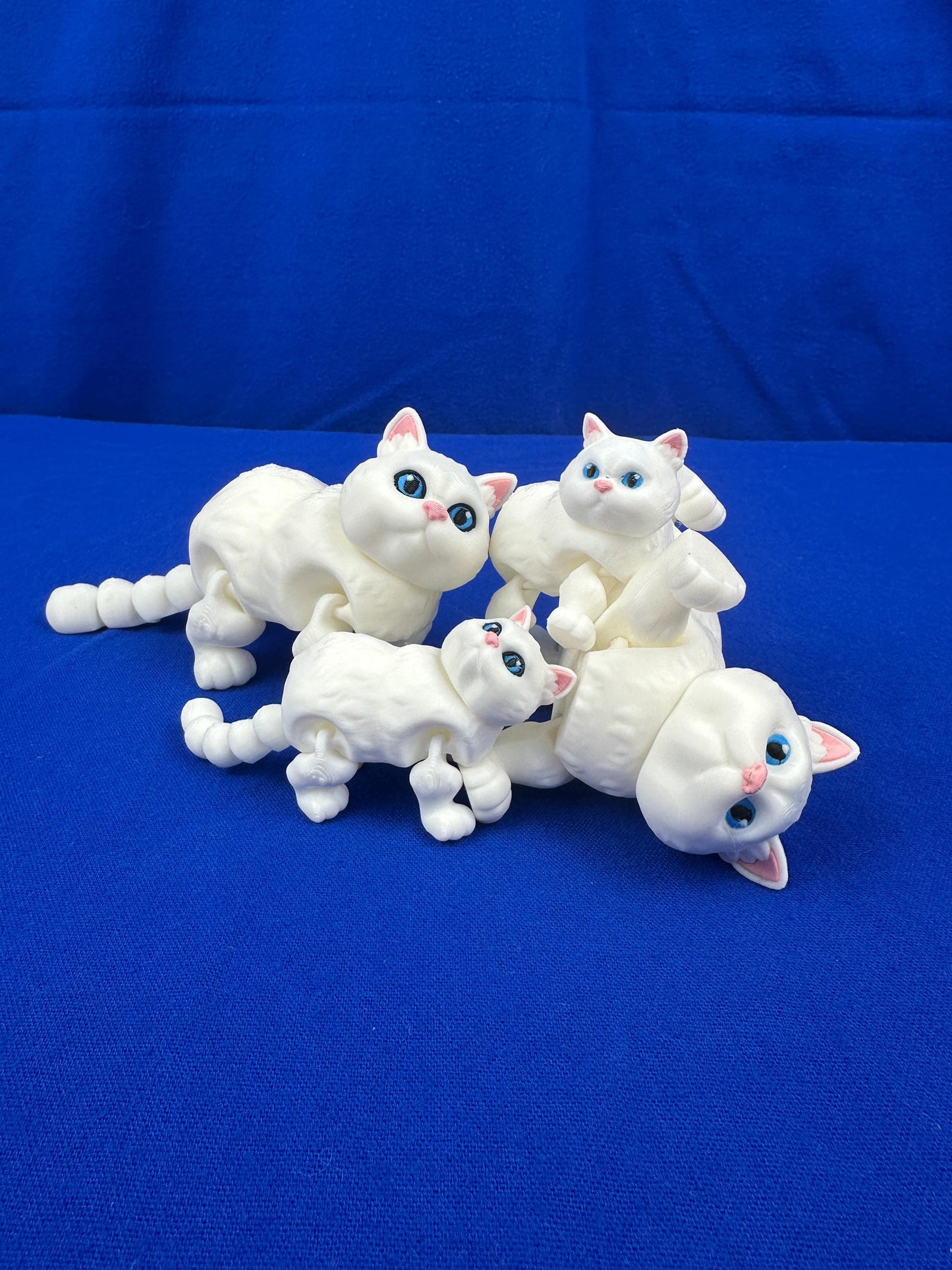 Articulated Cat – Poseable Desk Companion in Two Sizes - 3D Printed