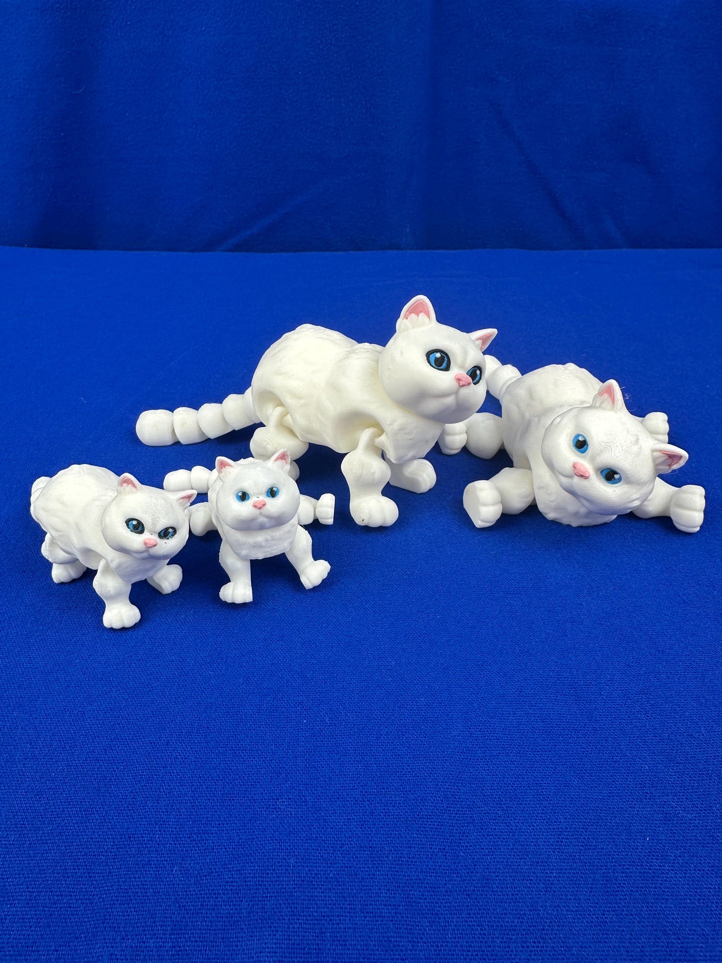 Articulated Cat – Poseable Desk Companion in Two Sizes - 3D Printed