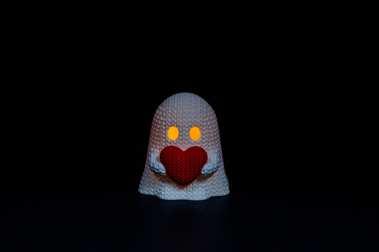 Ghost with Heart – Crochet-Style 3D Printed Figure – Customization Available!