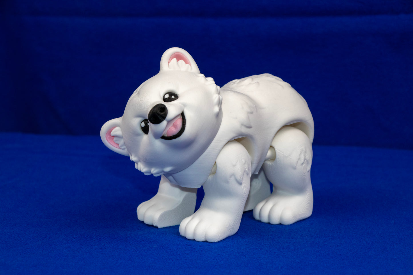 Cute Polar Bear Companion – Articulated Desk & Shelf Figurine