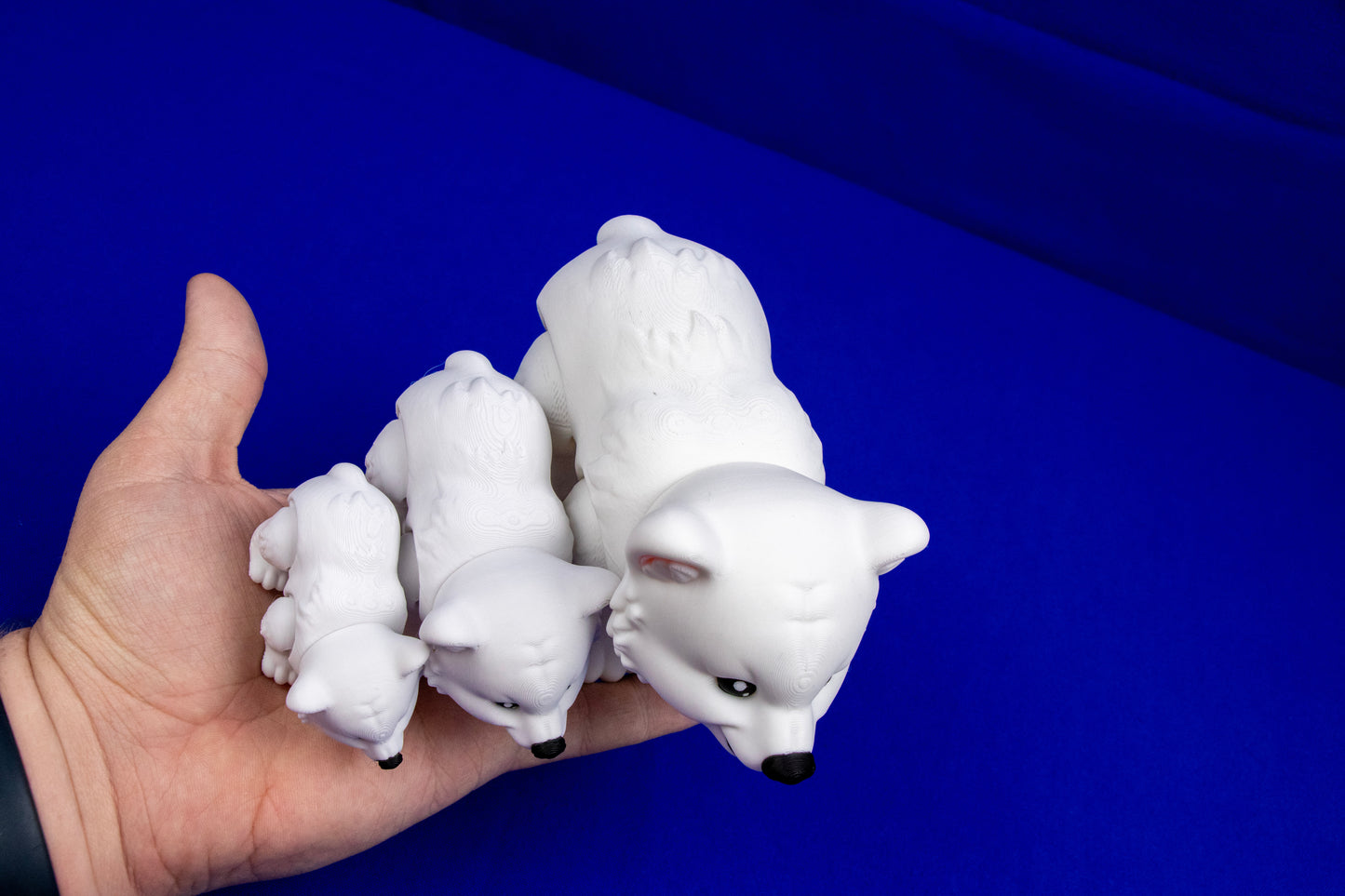 Cute Polar Bear Companion – Articulated Desk & Shelf Figurine