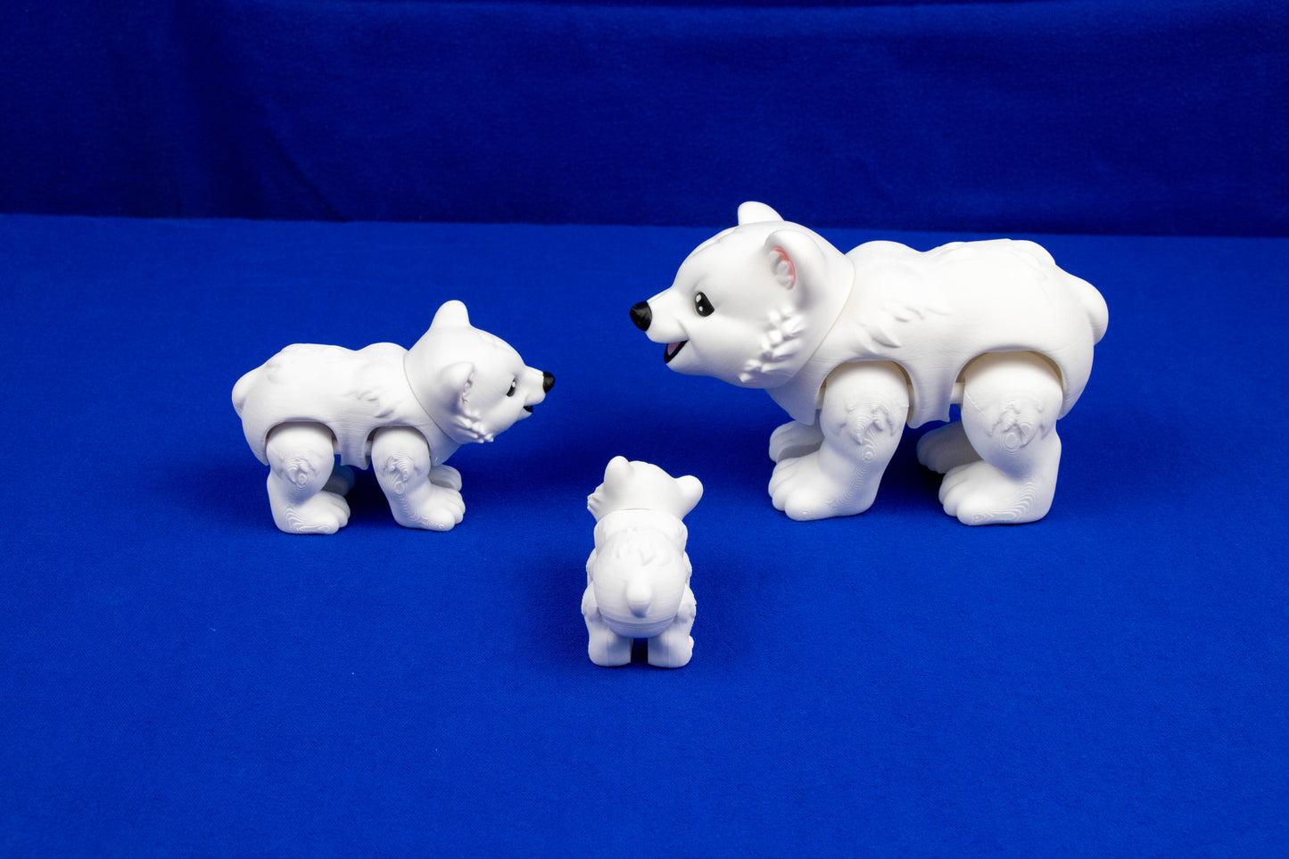 Cute Polar Bear Companion – Articulated Desk & Shelf Figurine
