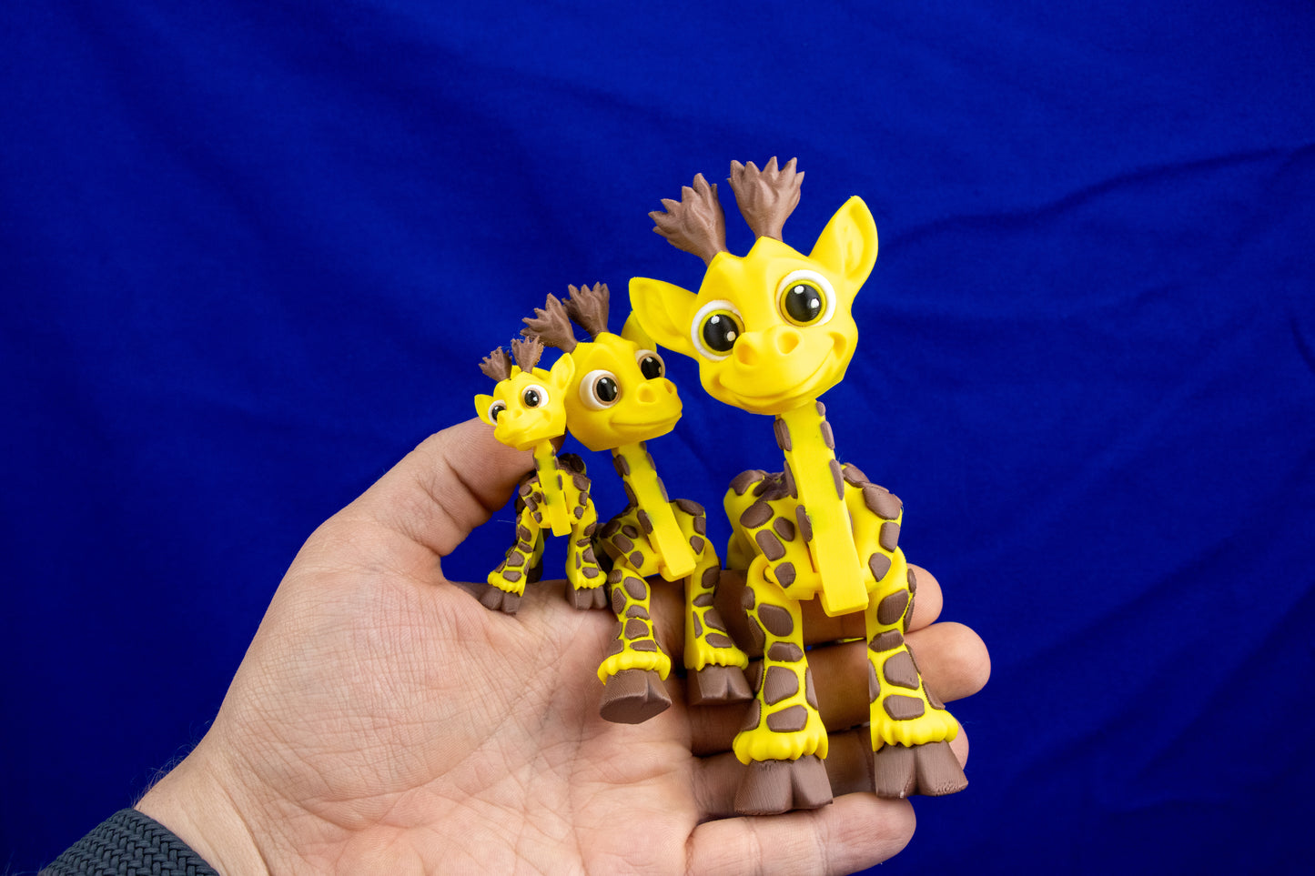 Graceful Giraffe – Articulated Collectible with Flexible Neck & Tail