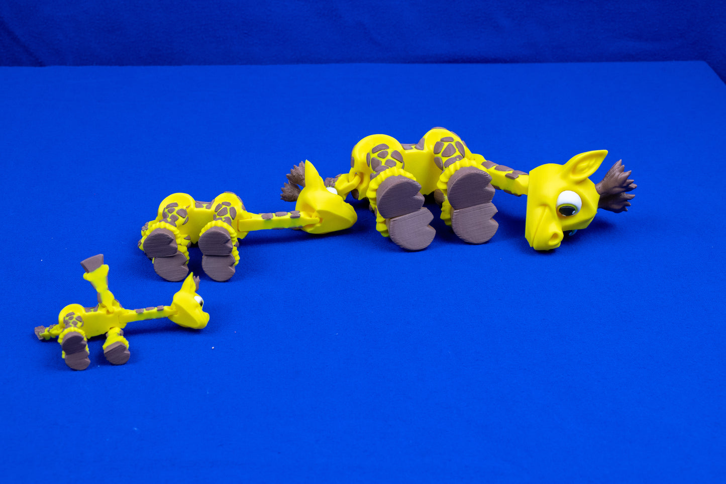 Graceful Giraffe – Articulated Collectible with Flexible Neck & Tail