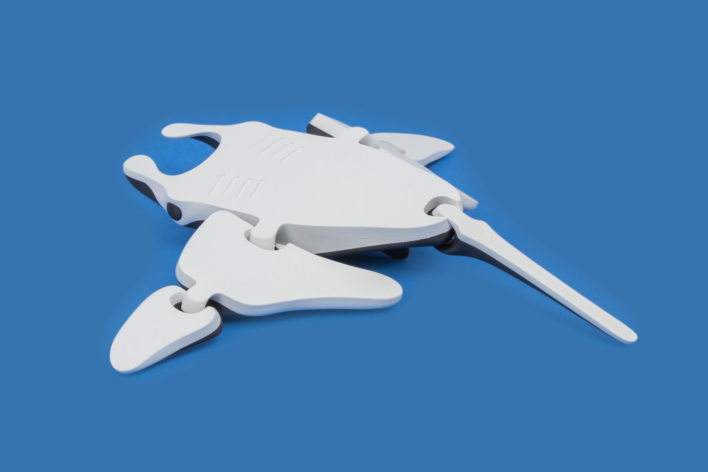 Manta Glide: Articulated 3D-Printed Desk Companion