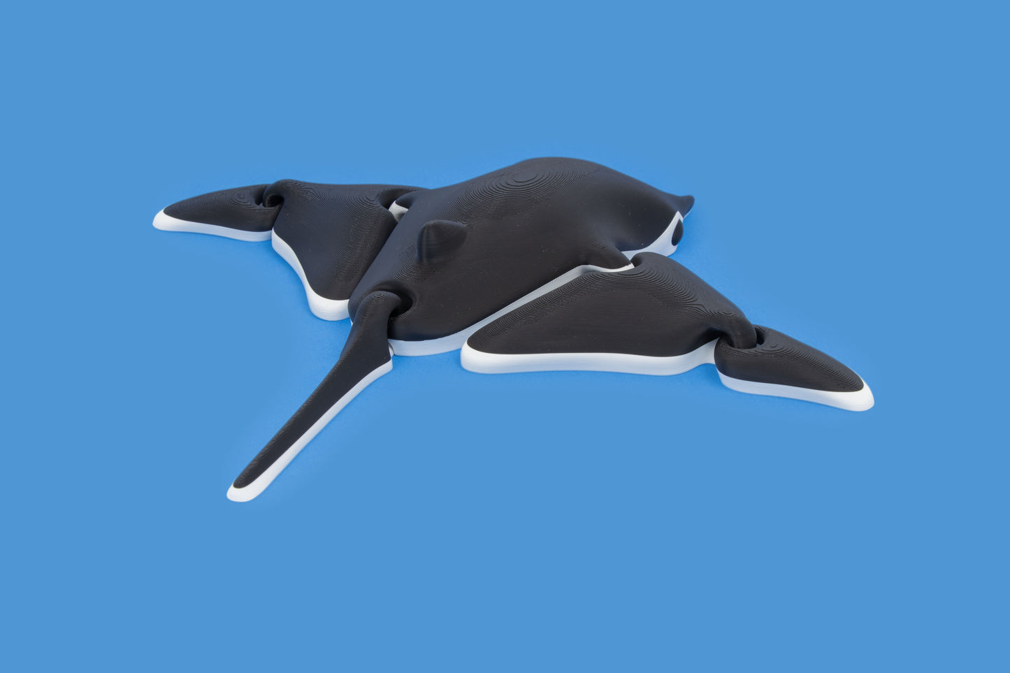 Manta Glide: Articulated 3D-Printed Desk Companion