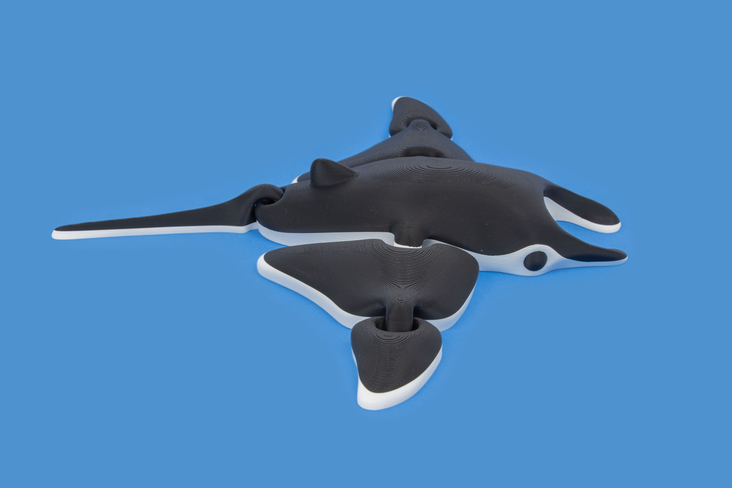 Manta Glide: Articulated 3D-Printed Desk Companion